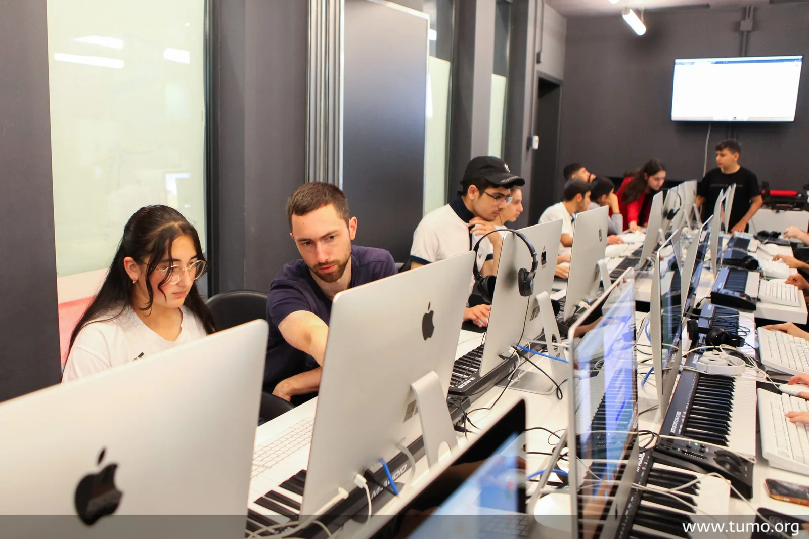 Students in a TUMO generative AI learning lab